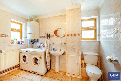 3 Sydenham Close, Romford, RM1 4HN