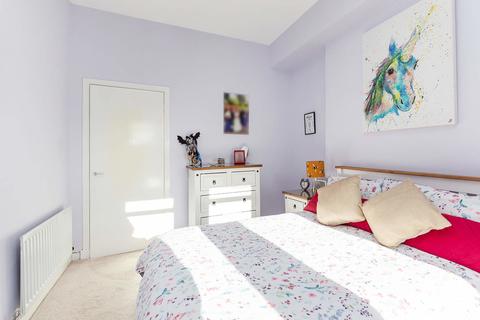 2/3, 22 Exeter Drive, Glasgow, G11 7UX