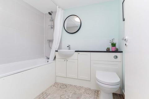 2/3, 22 Exeter Drive, Glasgow, G11 7UX