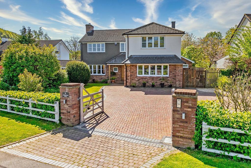 Harlington Road, Sharpenhoe, Bedfordshire, MK45 4SG 4 bed detached