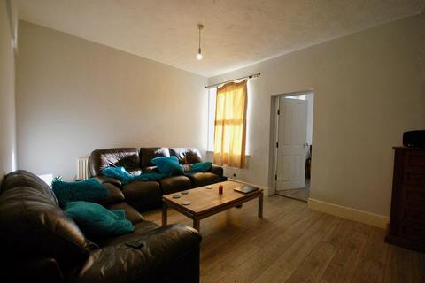 6 bedroom terraced house to rent, Whitby Road, Fallowfield, Manchester, M14 6GH