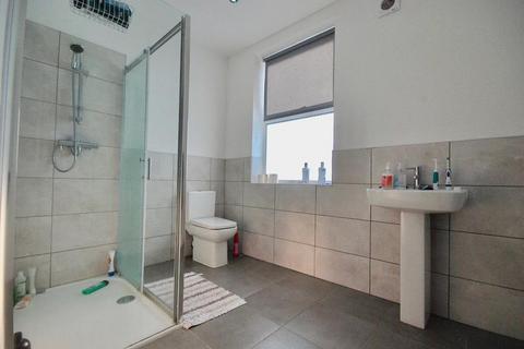 6 bedroom terraced house to rent, Whitby Road, Fallowfield, Manchester, M14 6GH