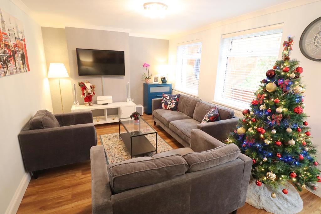 Polzeath Close, Vauxhall Park, Luton... 3 bed terraced house £300,000