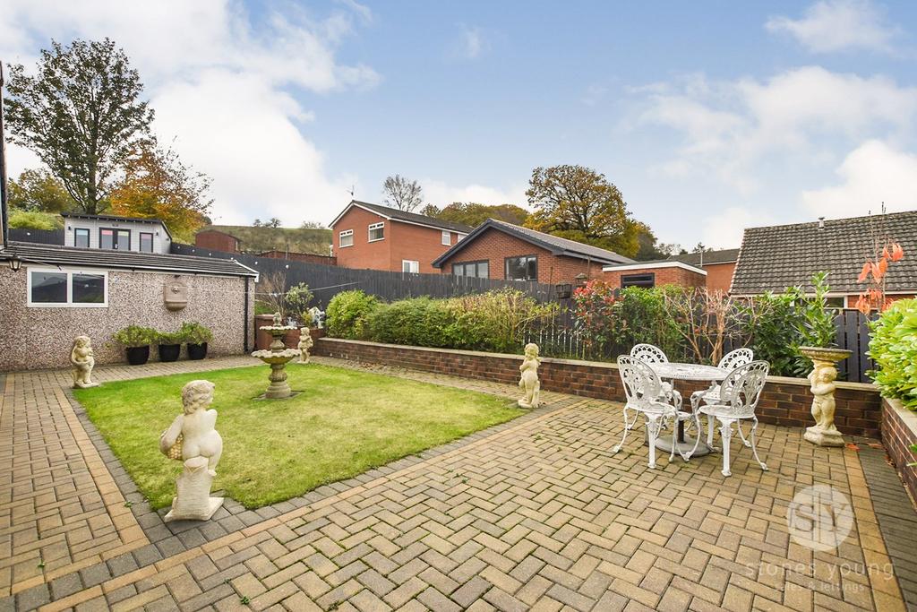 Alpine Grove, Blackburn, BB2 3 bed bungalow £275,000