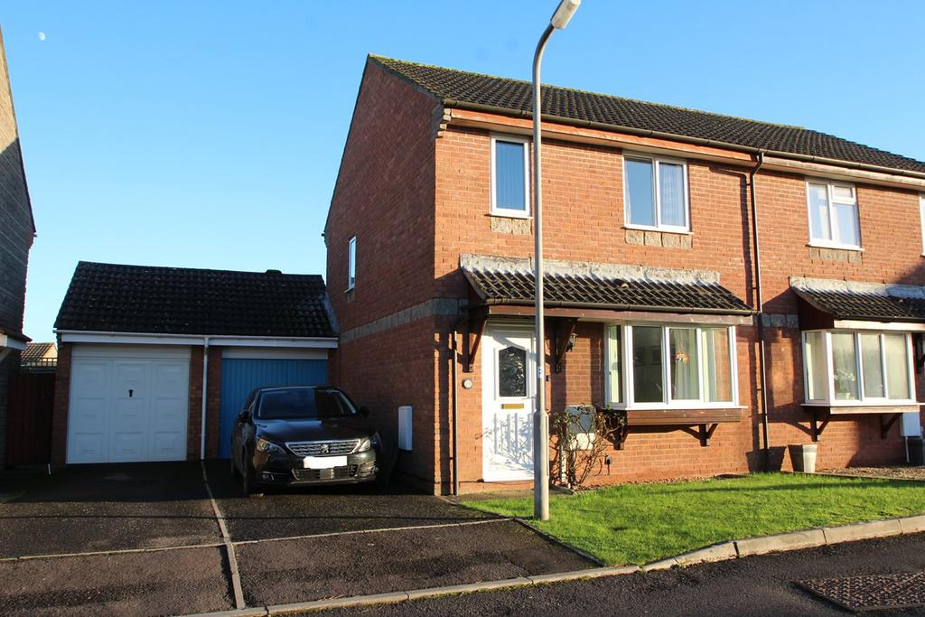 Barrington Place, Shepton Mallet, BA4 3 bed semidetached house £265,000