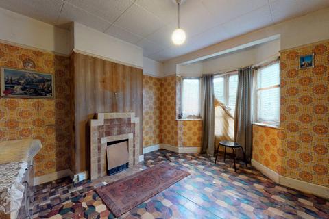 14 Oxford Close, London, N9 0NB