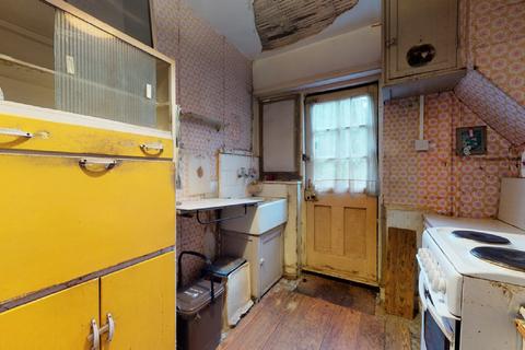 14 Oxford Close, London, N9 0NB