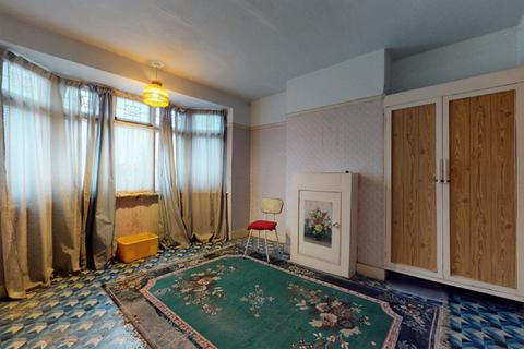 14 Oxford Close, London, N9 0NB