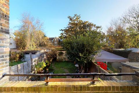 Flat 2, 22 Dagnall Park, London, SE25 5PL