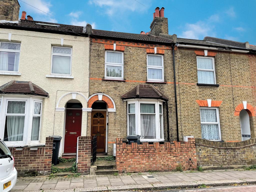 3 Braemar Road, Brentford, Middlesex 2 bed terraced house - £350,000