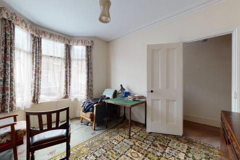 3 Braemar Road, Brentford, TW8 0NR