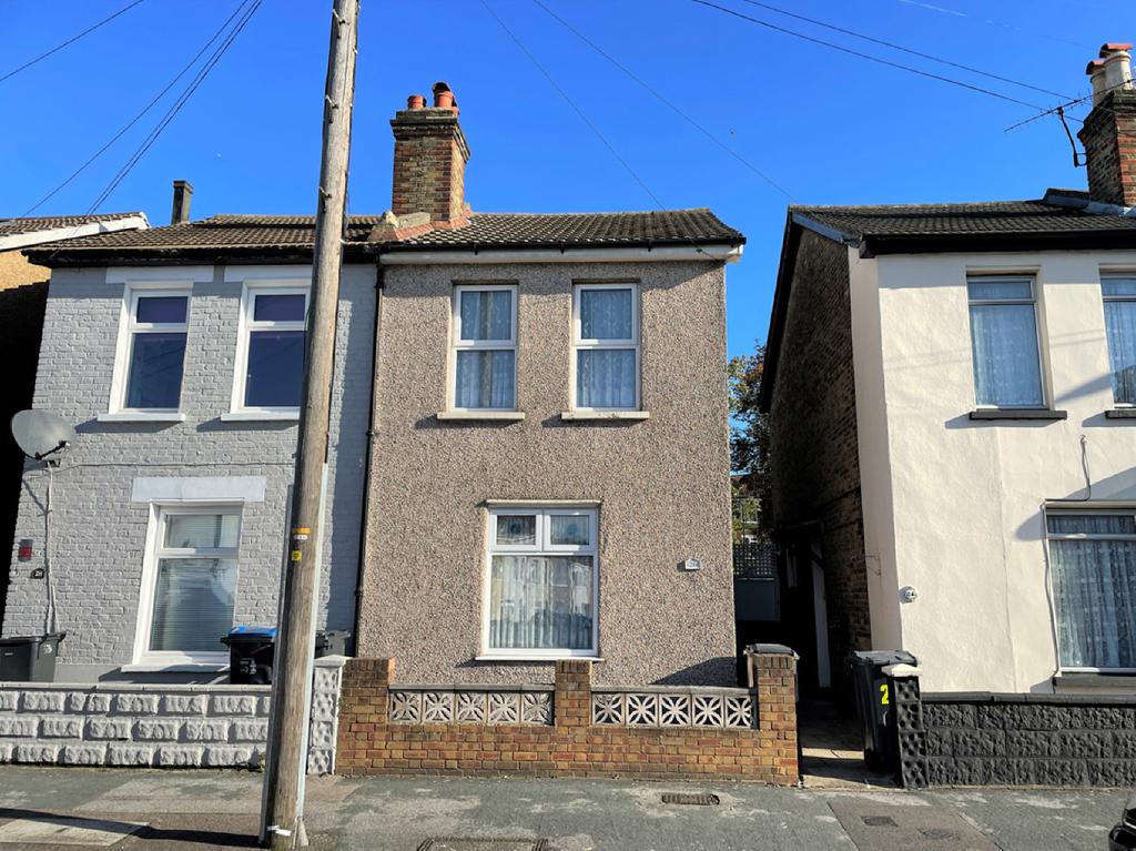 26 Stanley Grove, Croydon, Surrey 3 bed semidetached house £225,000