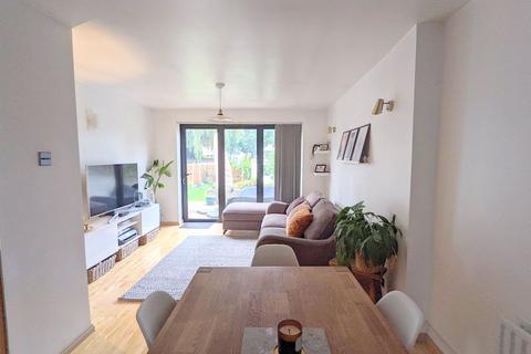 5 Baber Drive, Feltham, TW14 0EX
