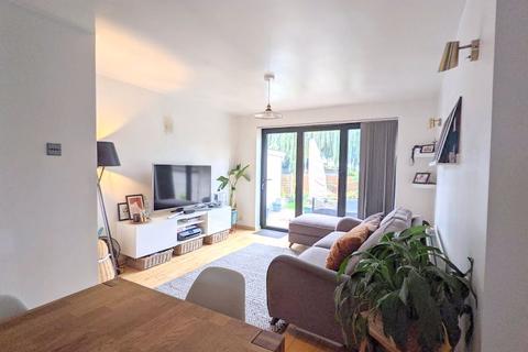 5 Baber Drive, Feltham, TW14 0EX