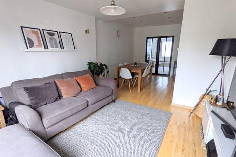 5 Baber Drive, Feltham, TW14 0EX