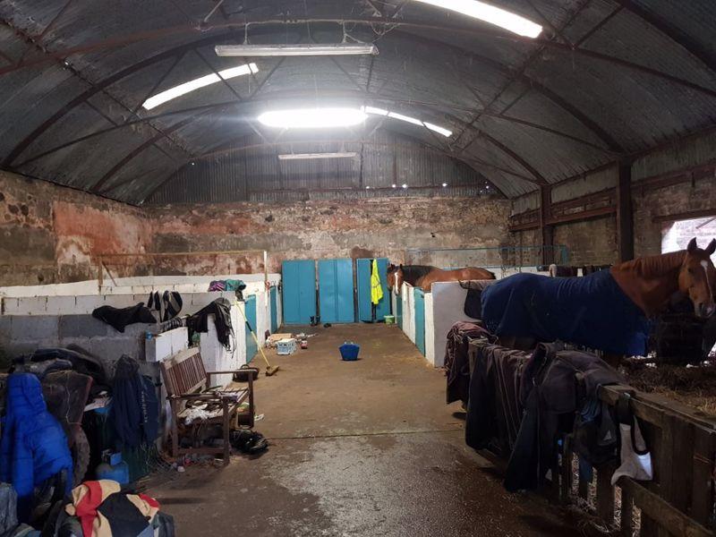 Lot 4 - 5 stables,