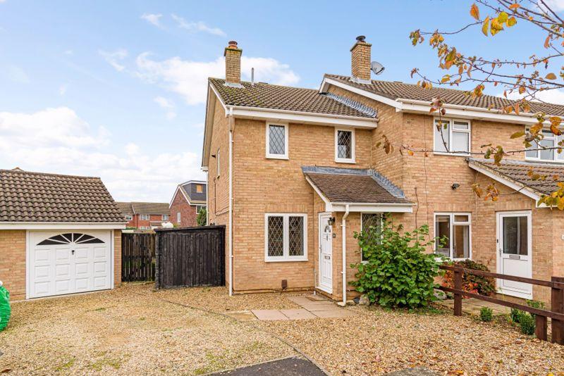 Lyneham Road, Bicester 2 bed terraced house £280,000