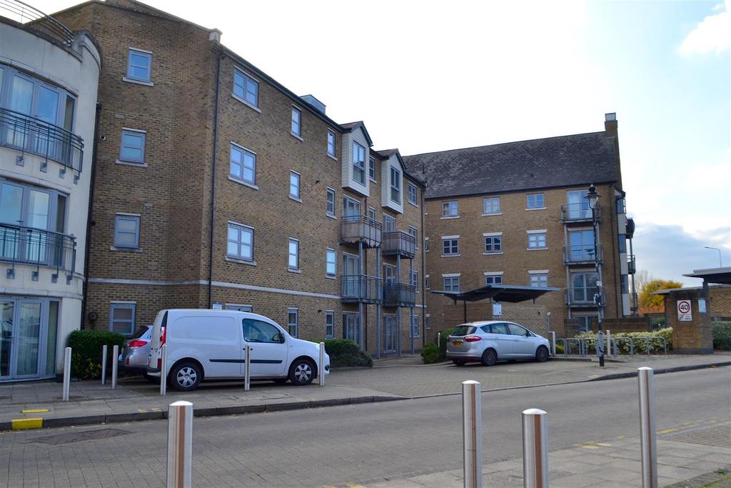Rotary Way, Colchester 2 bed flat for sale £200,000