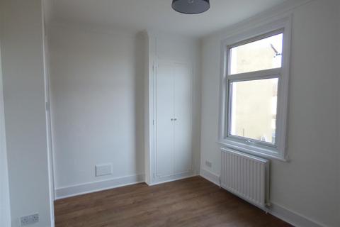 66 Springhead Road, Northfleet, Gravesend, DA11 9QY