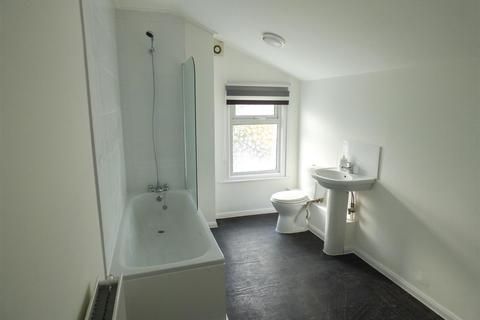 66 Springhead Road, Northfleet, Gravesend, DA11 9QY