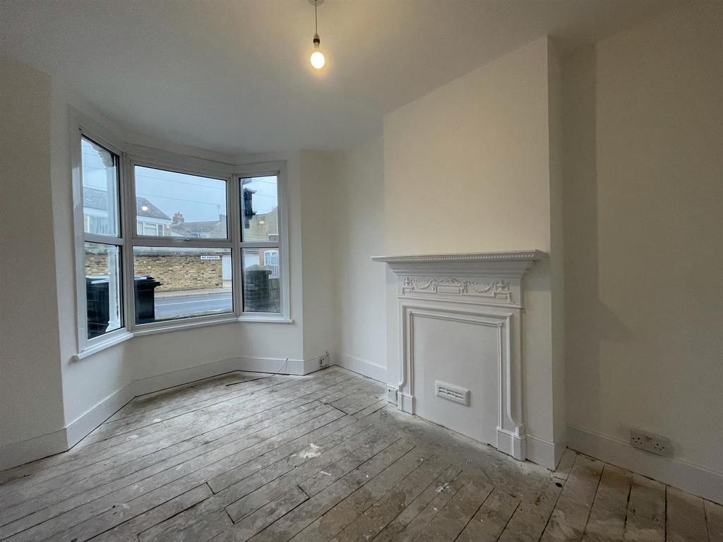 Dover Road East, Gravesend 2 bed house £1,000 pcm (£231 pw)