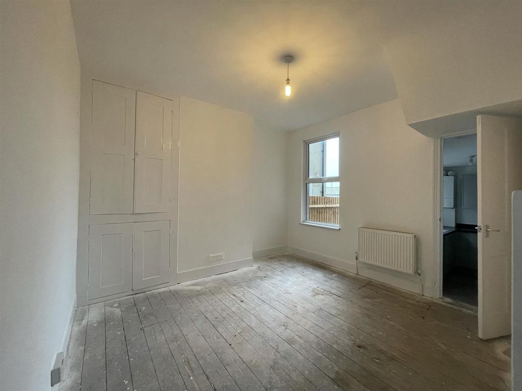 Dover Road East, Gravesend 2 bed house £1,000 pcm (£231 pw)
