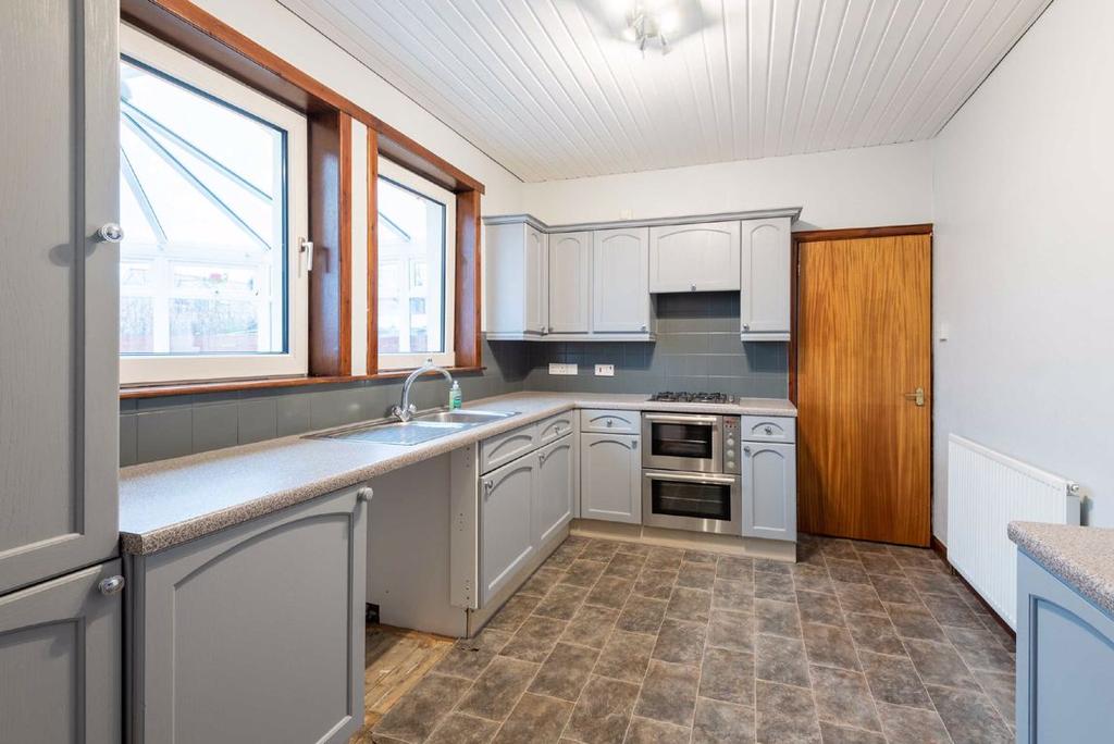 Cairnview Place, Laurencekirk 3 bed terraced house £150,000