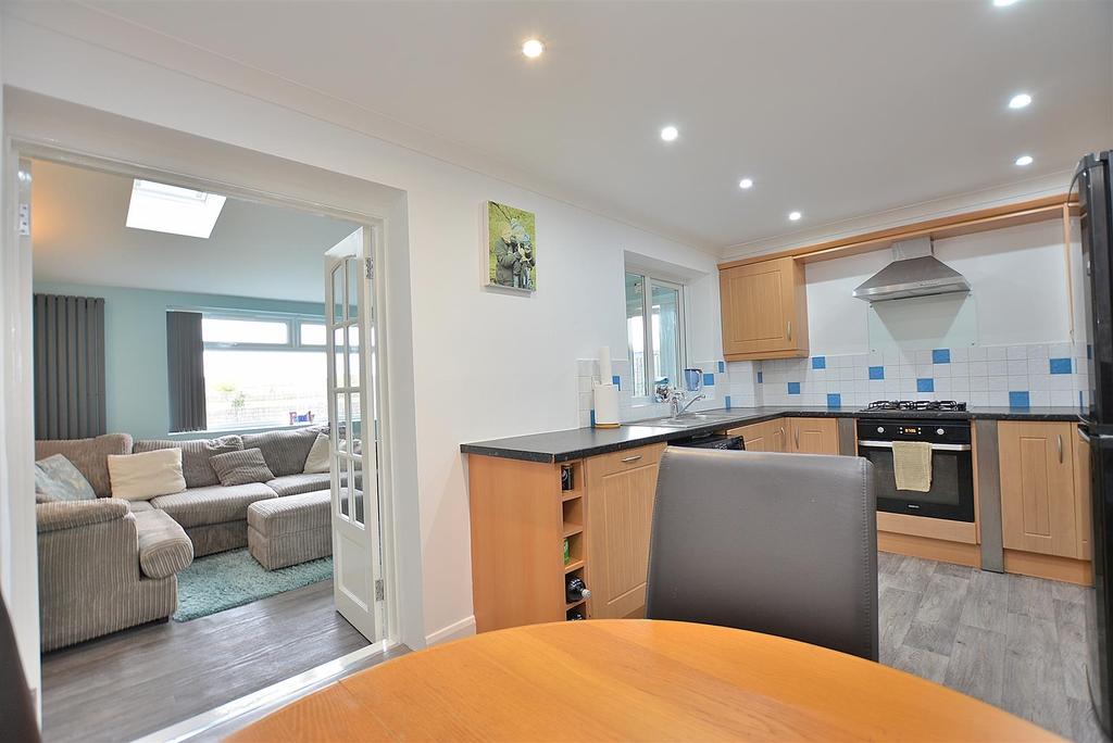 Hamilton Drive, Warsop 3 bed detached house £215,000