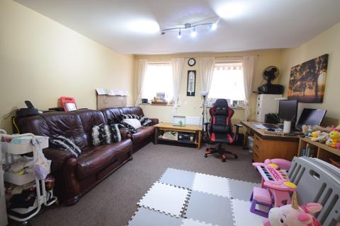 6 Wesley Court, Rothwell, Kettering, NN14 6FZ