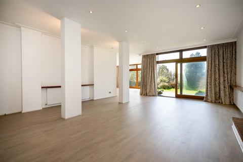 8 Amberden Avenue, London, N3 3BJ