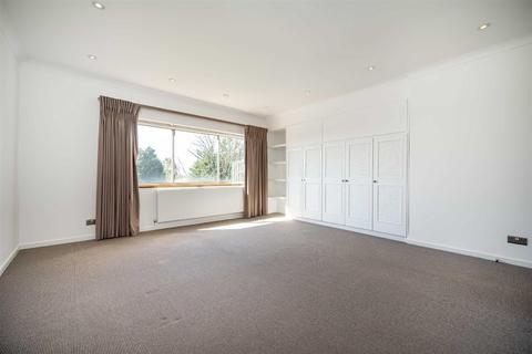 8 Amberden Avenue, London, N3 3BJ
