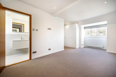 8 Amberden Avenue, London, N3 3BJ