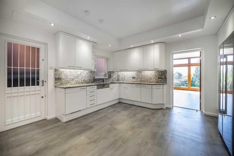 8 Amberden Avenue, London, N3 3BJ