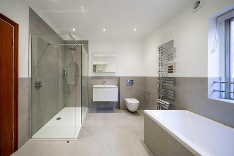 8 Amberden Avenue, London, N3 3BJ