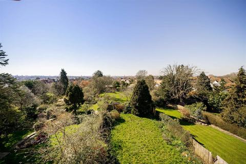8 Amberden Avenue, London, N3 3BJ