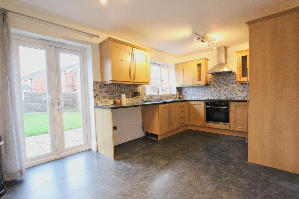 Lilac Avenue, Beverley 3 bed house £850 pcm (£196 pw)