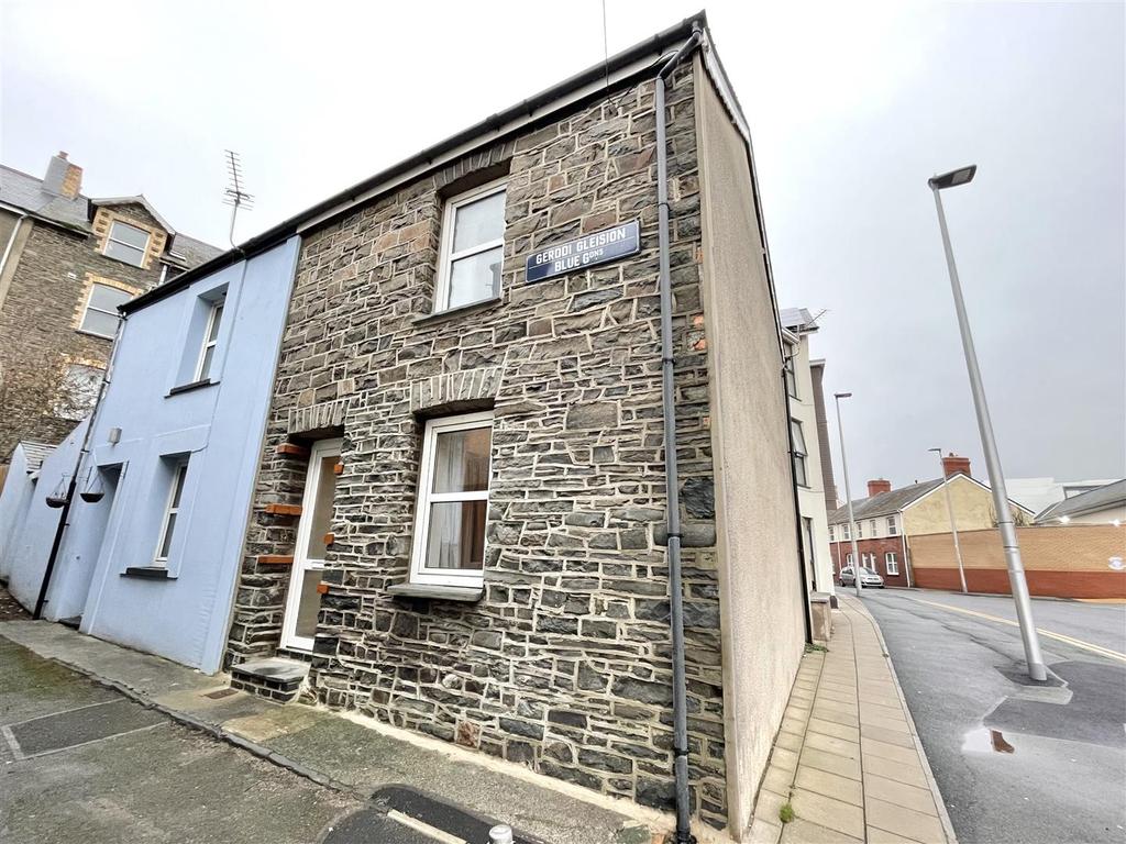 Mill Street, Aberystwyth 4 bed end of terrace house £170,000