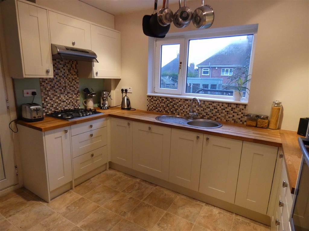 32, Hollington Road, Upper Tean 3 bed semidetached house £90,000