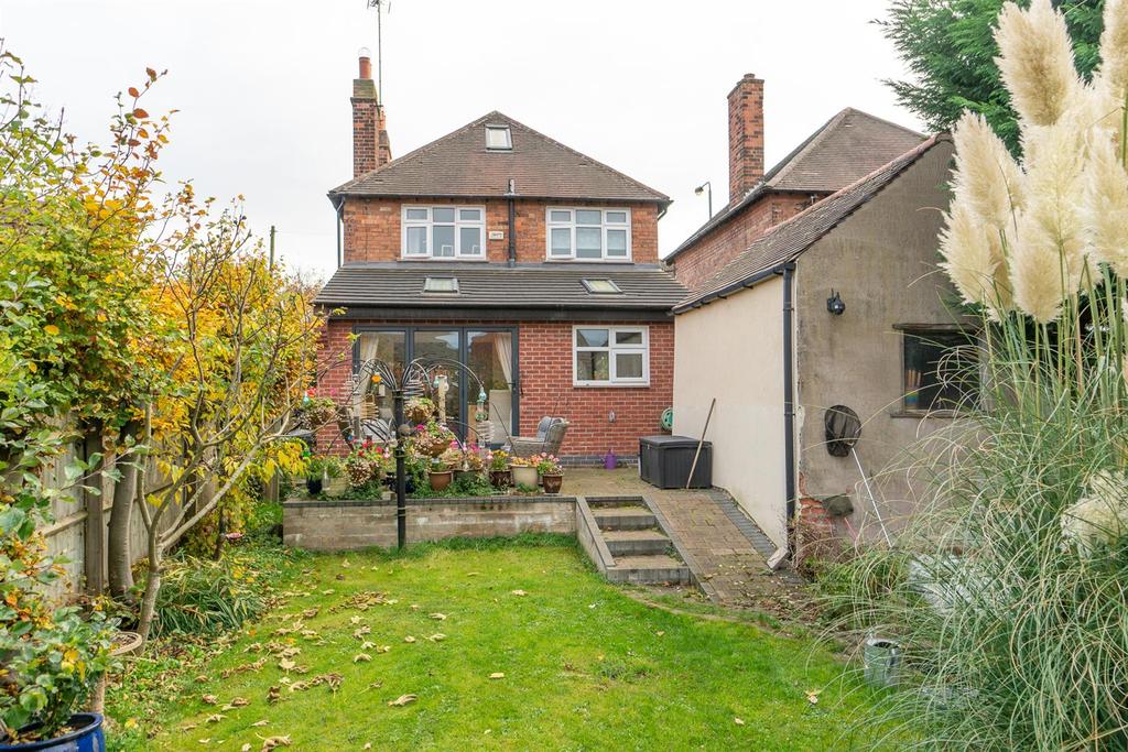 Grantham Road, RadcliffeOnTrent... 3 bed detached house £340,000