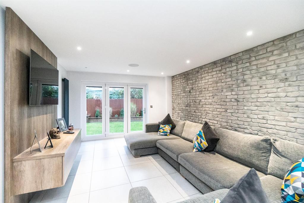 Camelot Street, Ruddington, Nottingham 4 bed semidetached house £375,000