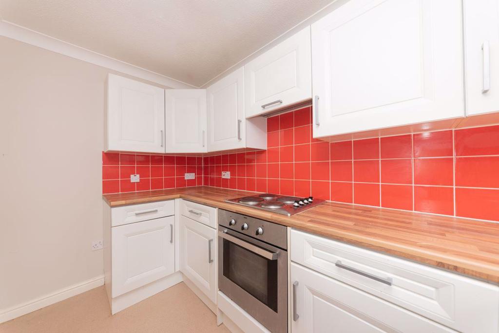 WOKINGHAM 1 bed flat £825 pcm (£190 pw)