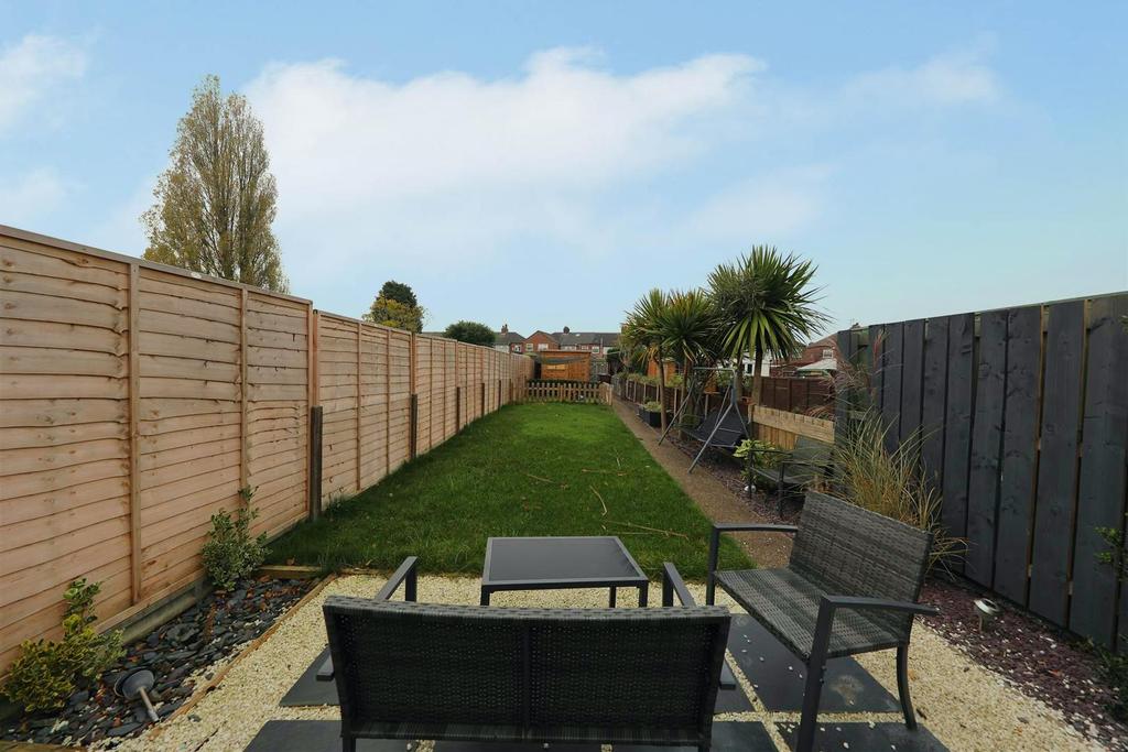 Kirklands Road, Hull 2 bed terraced house £140,000