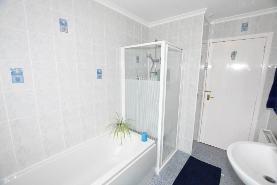 Bathroom (2) (Custom).JPG