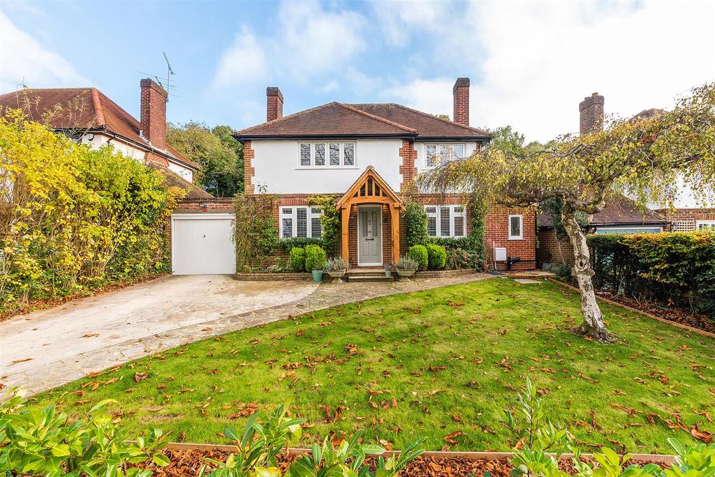 Green Curve, Banstead 4 bed detached house £1,150,000