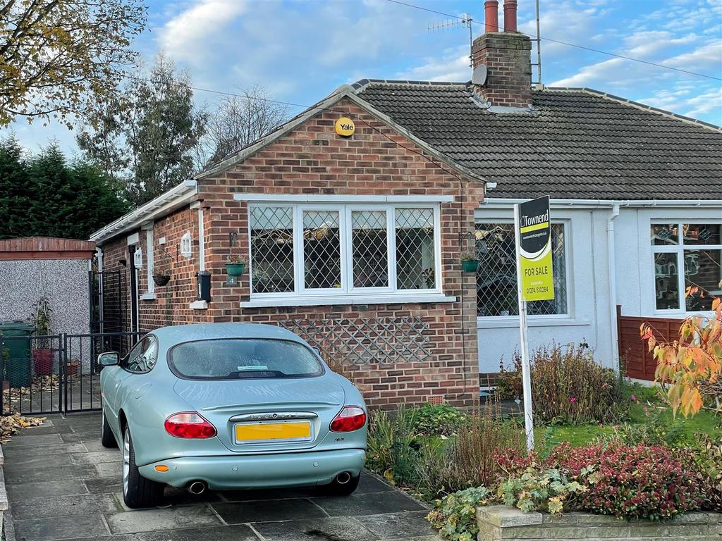 Ballantyne Road, Bradford 2 bed semidetached bungalow £215,000