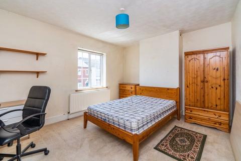 4 bedroom house to rent - Middle Street, Inner Avenue, SO14 #£82PPPW#