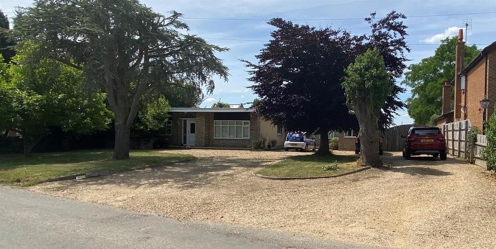 Stockwell Gate, Whaplode, Spalding 3 bed detached bungalow for sale £475,000