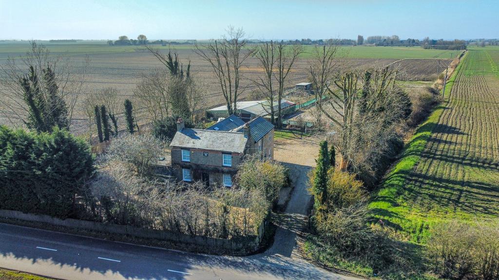 Welney CAMBRIDGESHIRE 4 bed equestrian property £765,000