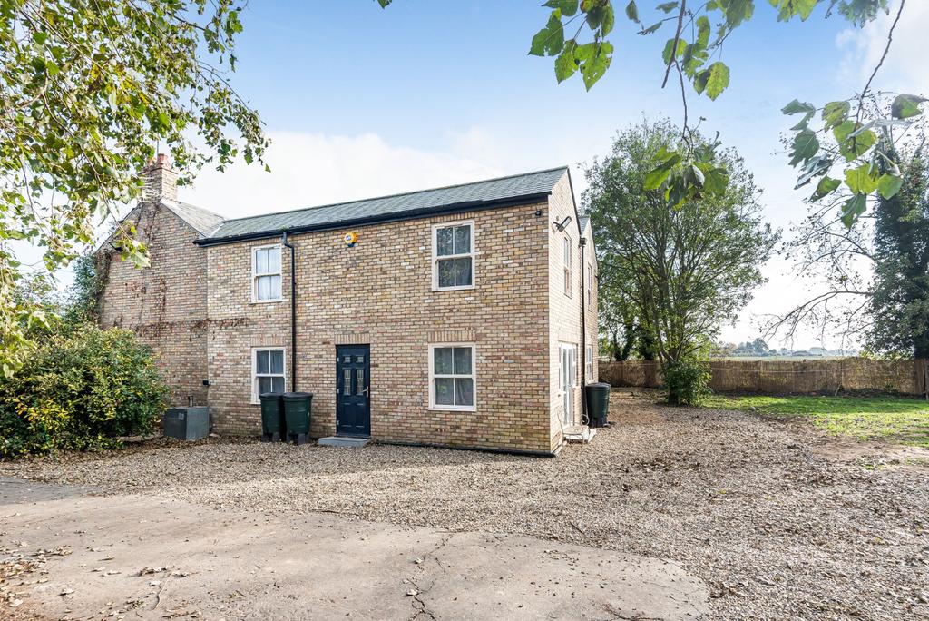 Welney CAMBRIDGESHIRE 4 bed equestrian property £765,000