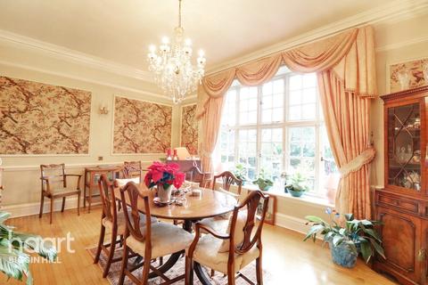 Farley Grange East Farley Common, Westerham, TN16 1UA